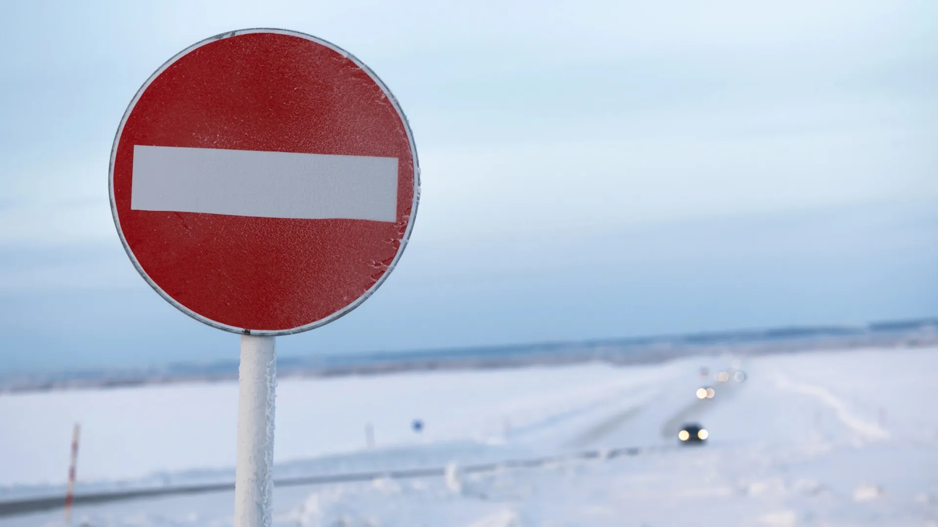 Круглосуточно по зимнику могут ездить только легковые автомобили. Фото: Юлия Чудинова / «Ямал-Медиа»