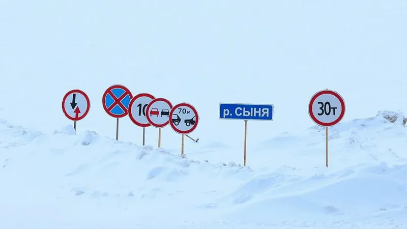 Более десятка ямальцев проигнорировали предупреждения и застряли на зимниках. Фото: Андрей Ткачев /«Ямал-Медиа»