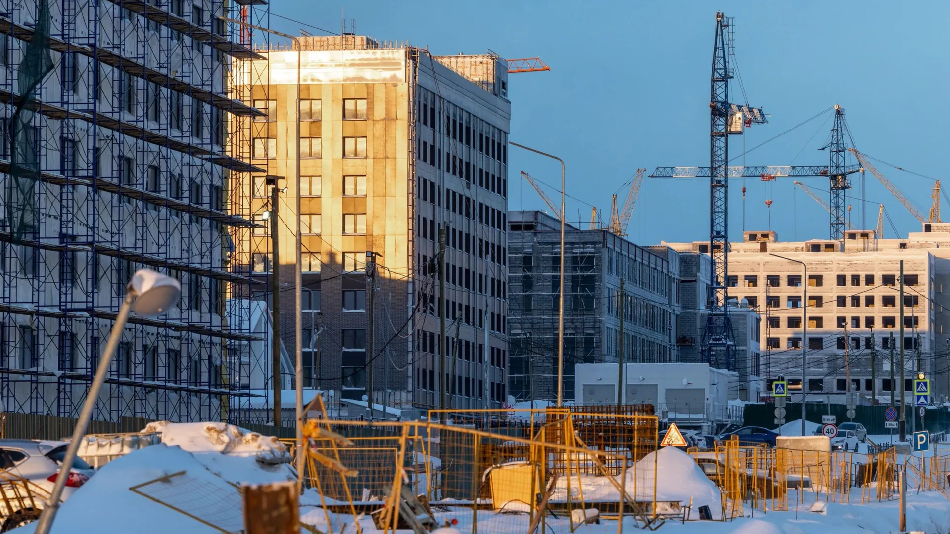 В Салехарде и Новом Уренгое наращиваются темпы строительства жилья. Фото: Федор Воронов / «Ямал-Медиа»
