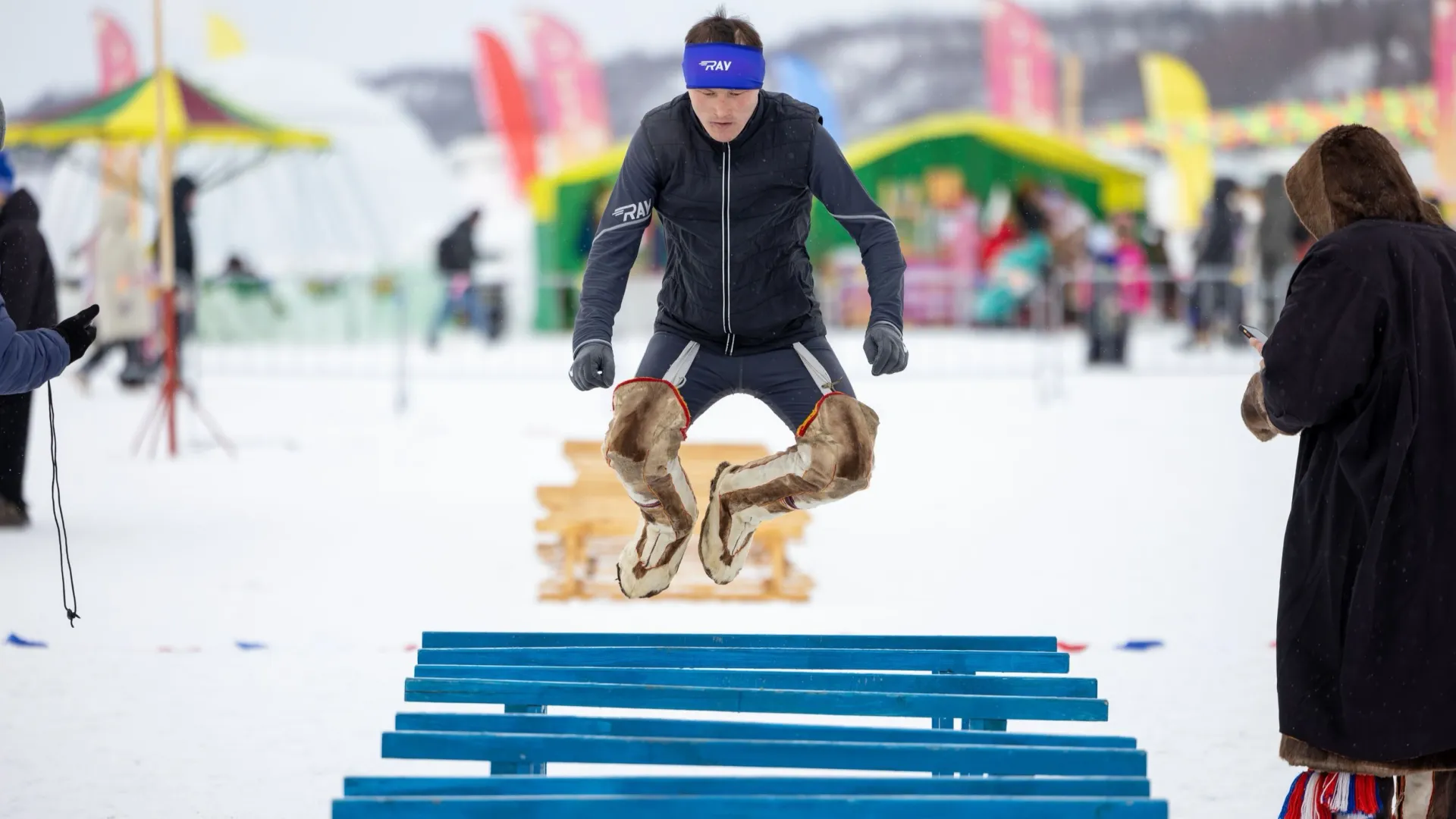 Лучшие спортсмены могут перепрыгнуть более 200 нарт. Фото: Федор Воронов / «Ямал-Медиа»