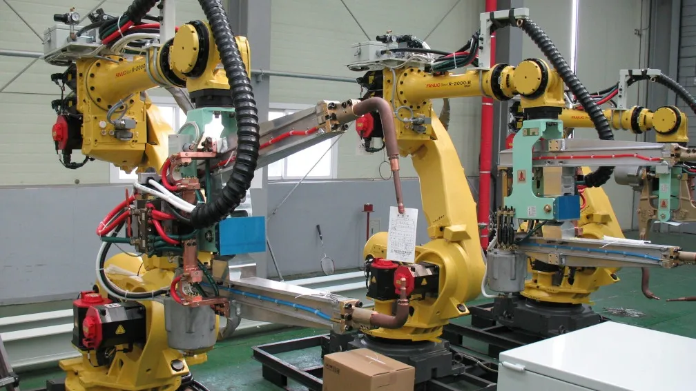 Промышленные роботы FANUC (Fuji Automation NUmerical Control) / ©Mixabest, Wikimedia