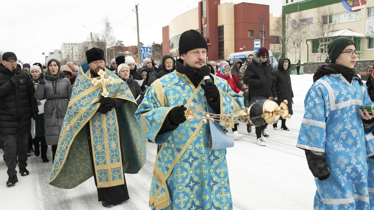 Жители Ноябрьска приняли участие в крестном ходе. Фото: t.me/noyabrskadmin