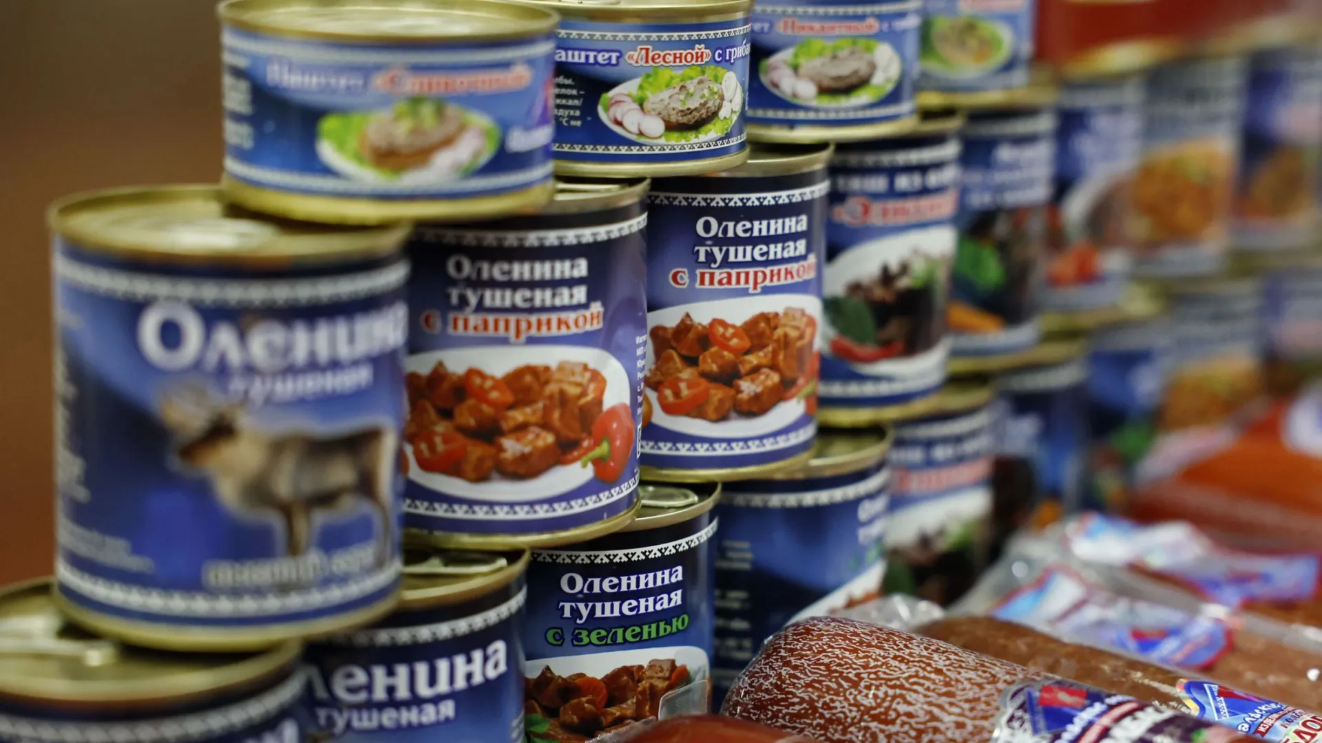 За время выставки ямальские компании планируют продать тонну рыбной и мясной продукции. Фото: Андрей Ткачев / «Ямал-Медиа»