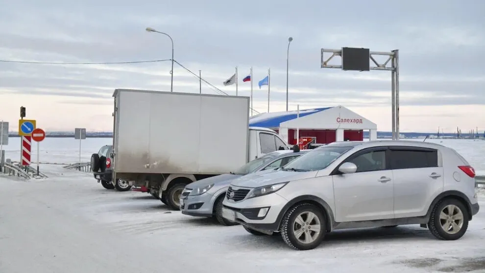 Камера салехард лабытнанги. Мост Салехард Лабытнанги 2022. Видеокамера. Переправа. Лабытнанги.. Паром Салехард Лабытнанги. Ледяной паром с машинами.