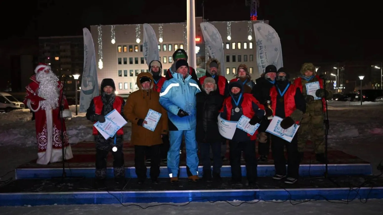 Победители фестиваля ледовых скульптур в Новом Уренгое. Фото: t.me/VORONOV89