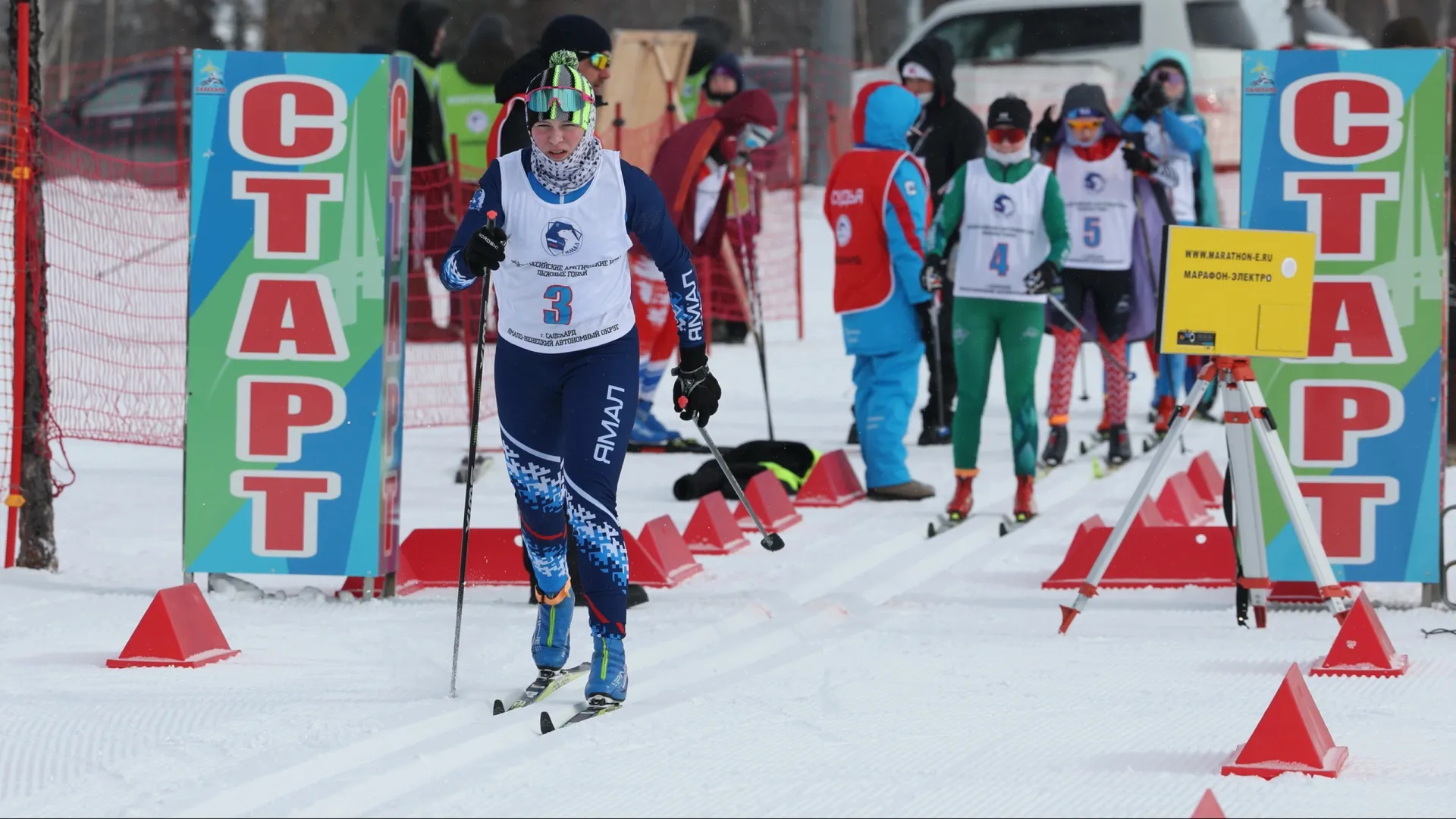 В лыжных гонках участвуют спортсмены из шести регионов страны. Фото: Андрей Ткачев / «Ямал-Медиа»