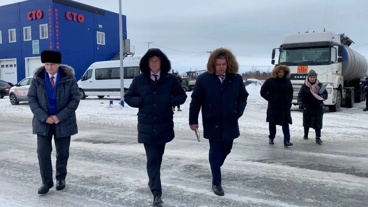 Пуровск билеты. Уренгой Пуровский район. Полицейские поселка Уренгой. Строительство Ямал. Новый Уренгой мужчины.