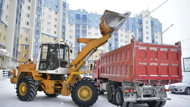 Часть дорог в поселках Ямала муниципалам нельзя чистить из-за законодательства. Фото: Андрей Ткачев /«Ямал-Медиа»