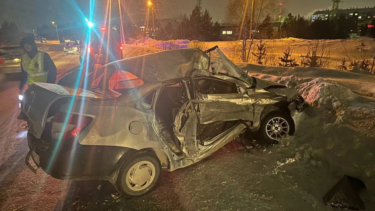 Пострадавшие находились в автомобиле Lada. Фото предоставлено пресс-службой управления ГИБДД по ЯНАО