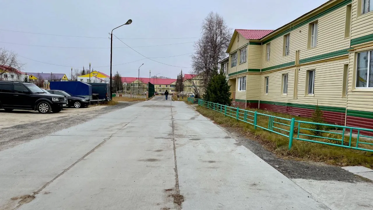 В поселках Надымского района провели ремонт внутридворовых проездов