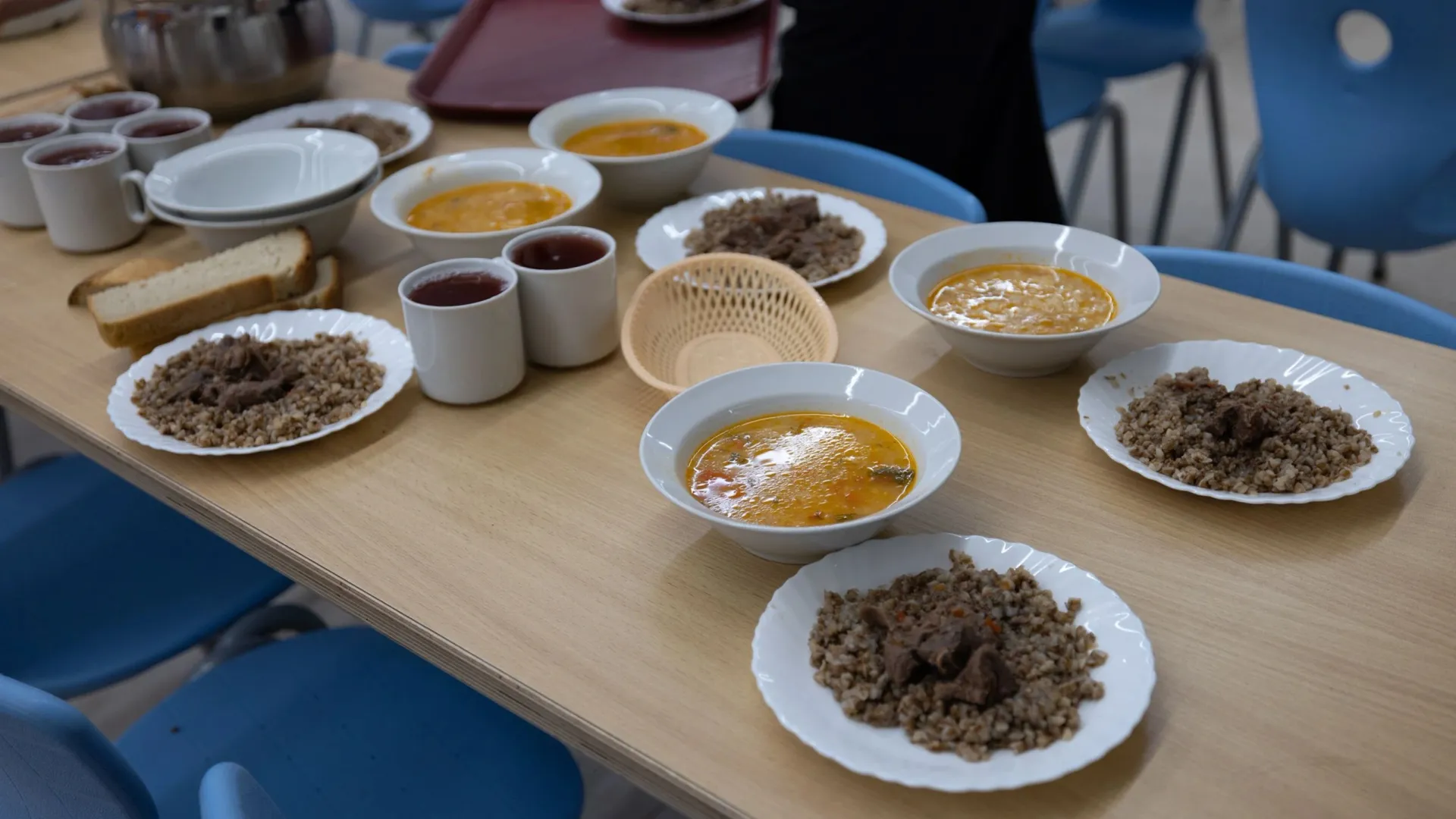 Некоторым родителям не нравится питание в школе. Фото: Сергей Зубков / «Ямал-Медиа»