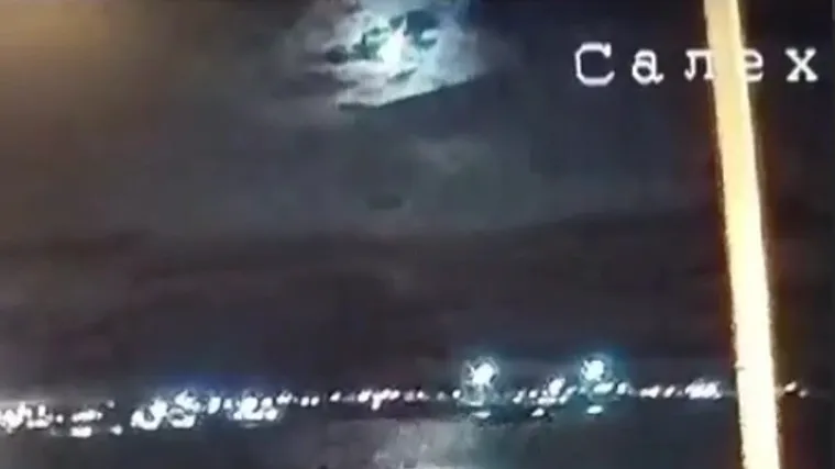 Салехардцев напугал светящийся объект в небе над городом. Фото: кадр из видео vk.com/vsaleharderu