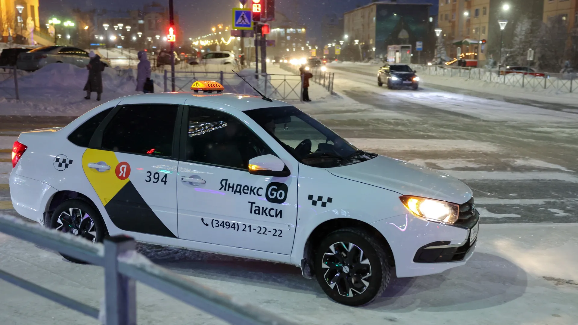 Женщинам готовы платить свыше 100 тысяч рублей в такси. Фото: Андрей Ткачев / АНО «Ямал-Медиа»