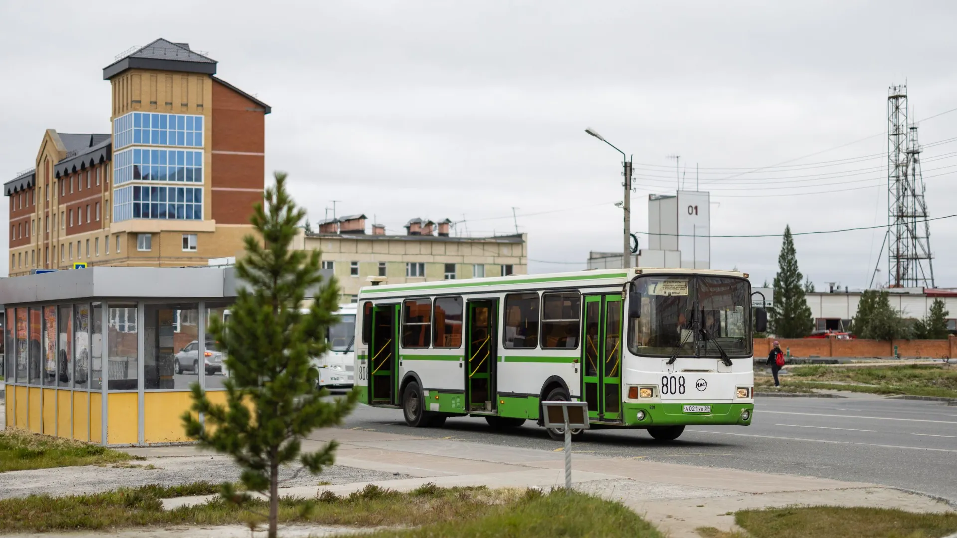 Автобус по маршруту № 4 будет ездить в штатном режиме. Фото: Юлия Чудинова / «Ямал-Медиа»