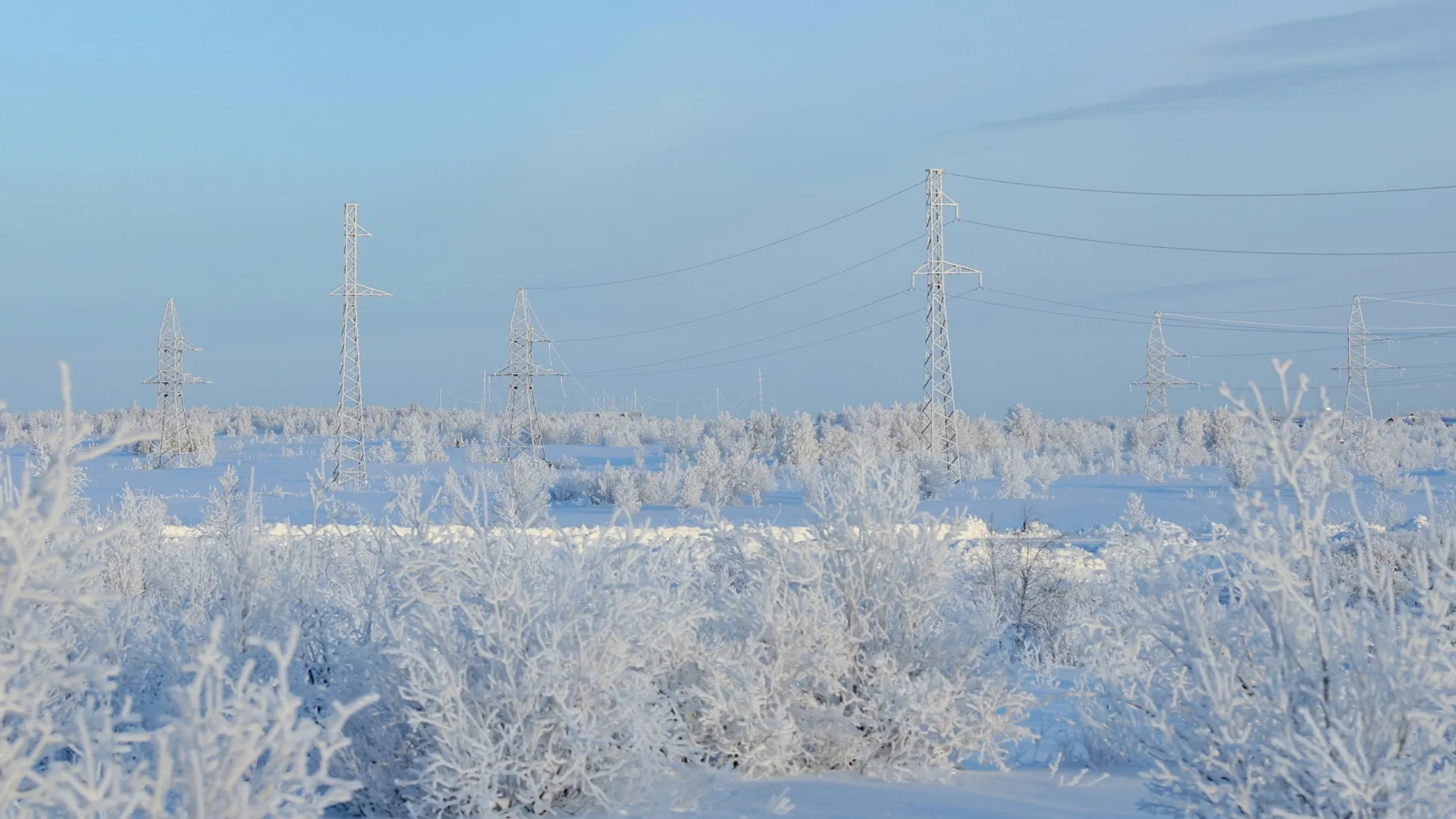 Создание резервной ЛЭП повысит надежность энергообеспечения столицы Ямала. Фото: Андрей Ткачев / «Ямал-Медиа»