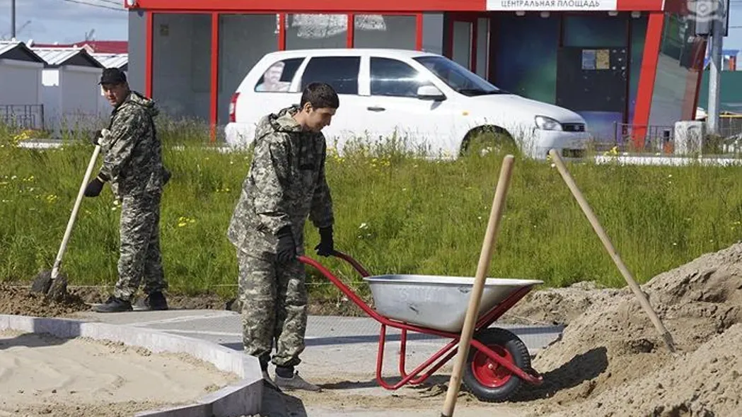 Благоустройство севера. Благоустройство. Тазовский поселок. Сквер памяти Тегульдет. АЗС поселок Тазовский.