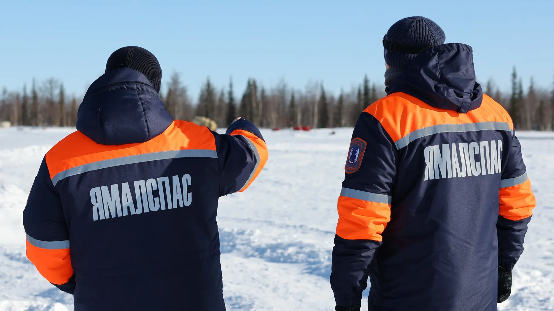 Ямальские спасатели отмечают профессиональный праздник. Фото: Андрей Ткачев / «Ямал-Медиа»