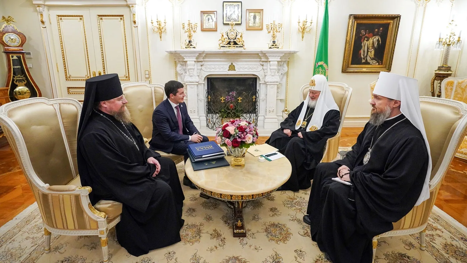 Дмитрий Артюхов и патриарх Кирилл встретились в Даниловом монастыре. Фото предоставлено пресс-службой губернатора ЯНАО