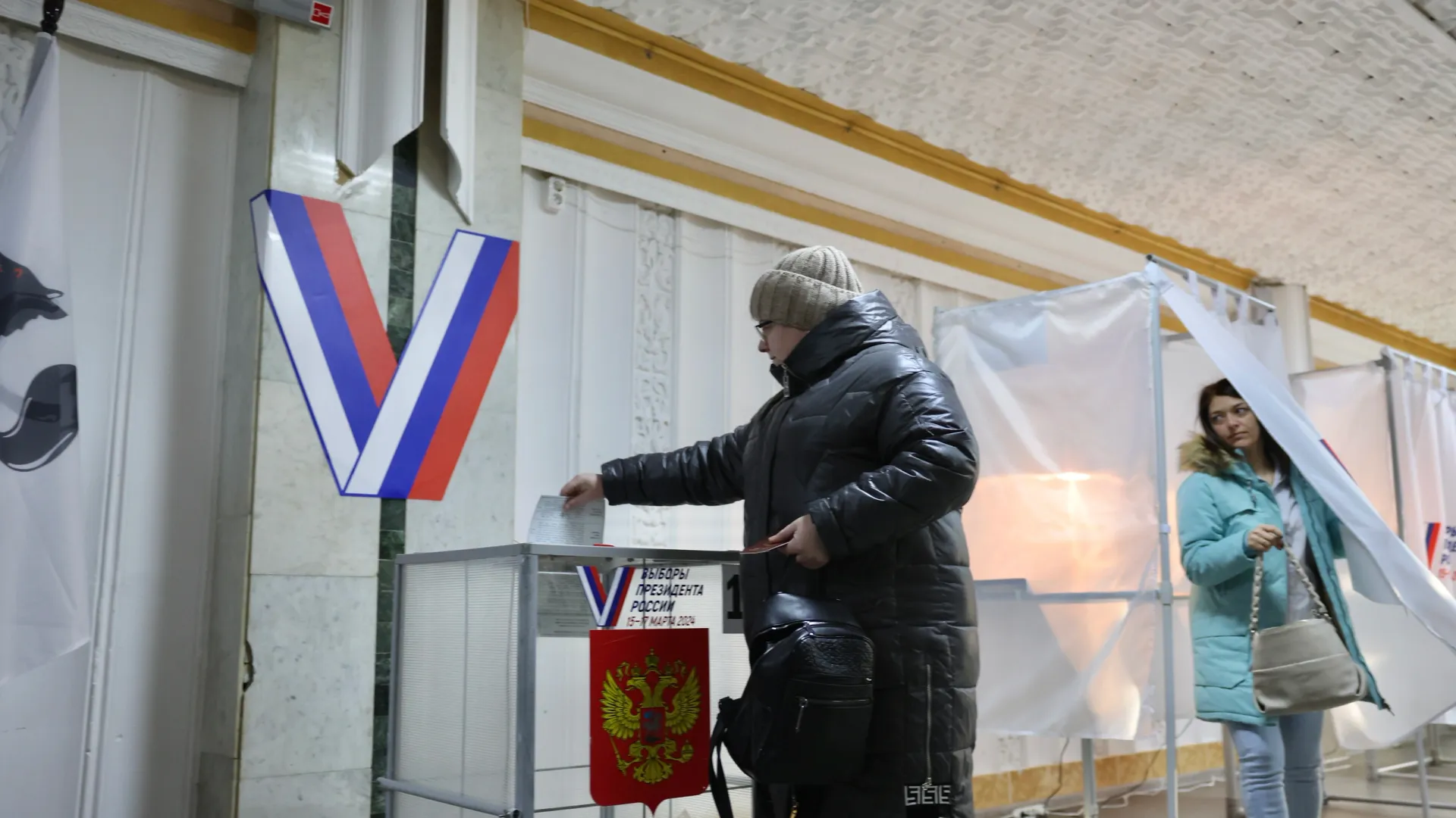 Часть избирателей просят голосовать дома из-за непогоды. Фото: Андрей Ткачев / «Ямал-Медиа»