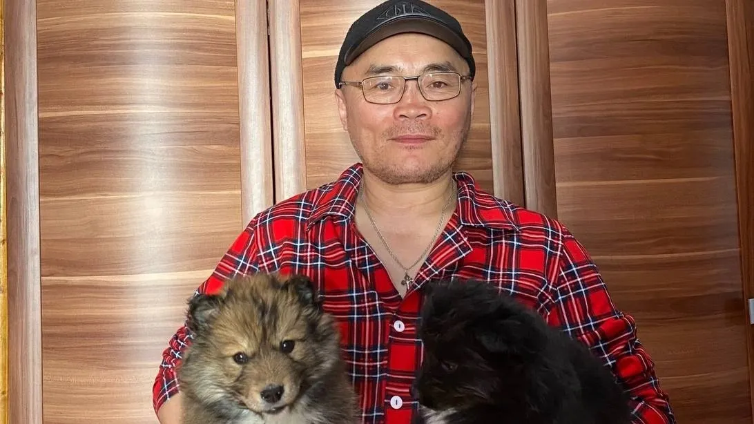 Владимир Лаптандер с щенками. Фото из личного архива заводчика