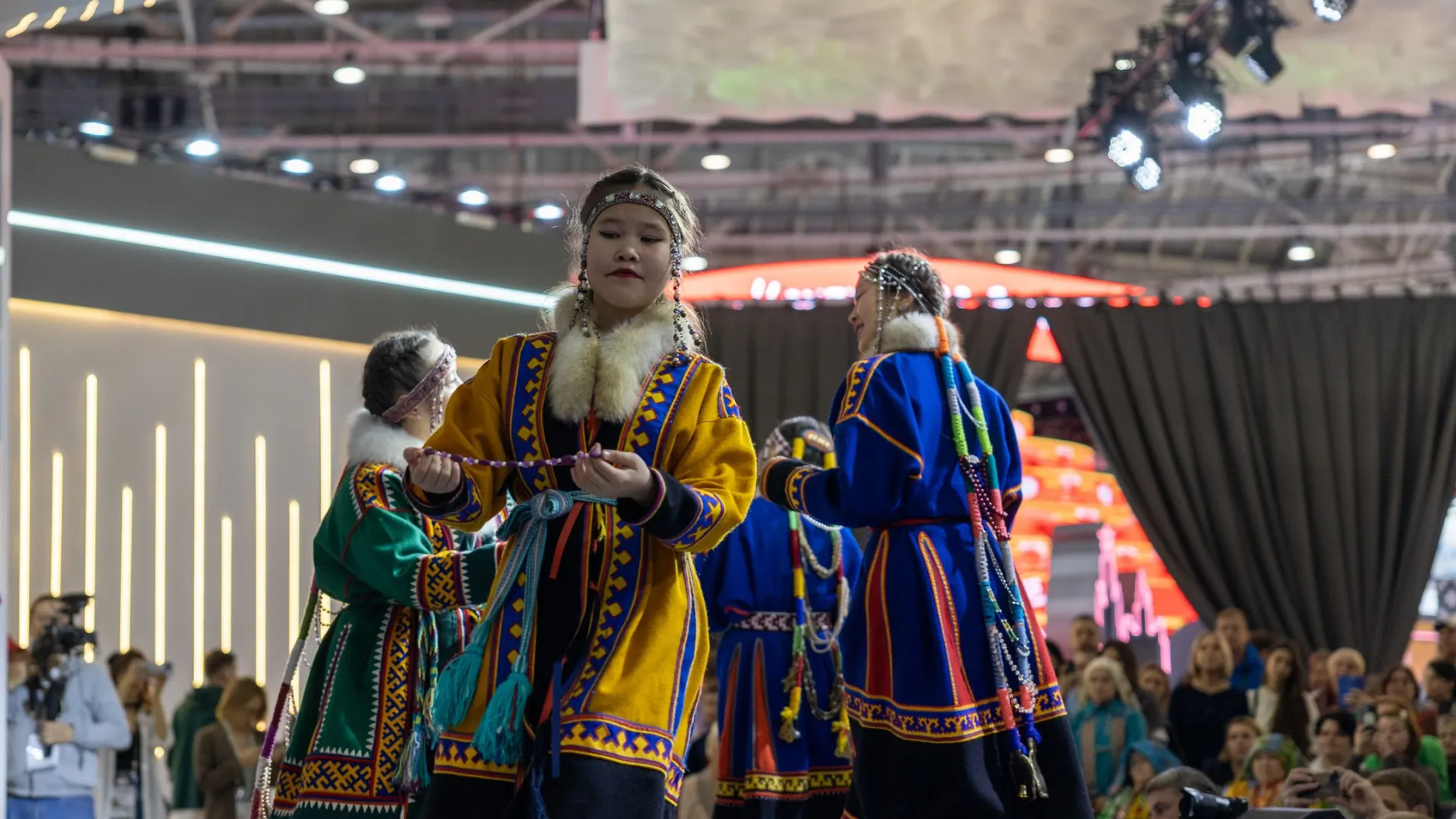 Ямальские мастера горлового пения и модельеры продемонстрируют свое  искусство в Москве | Север-Пресс