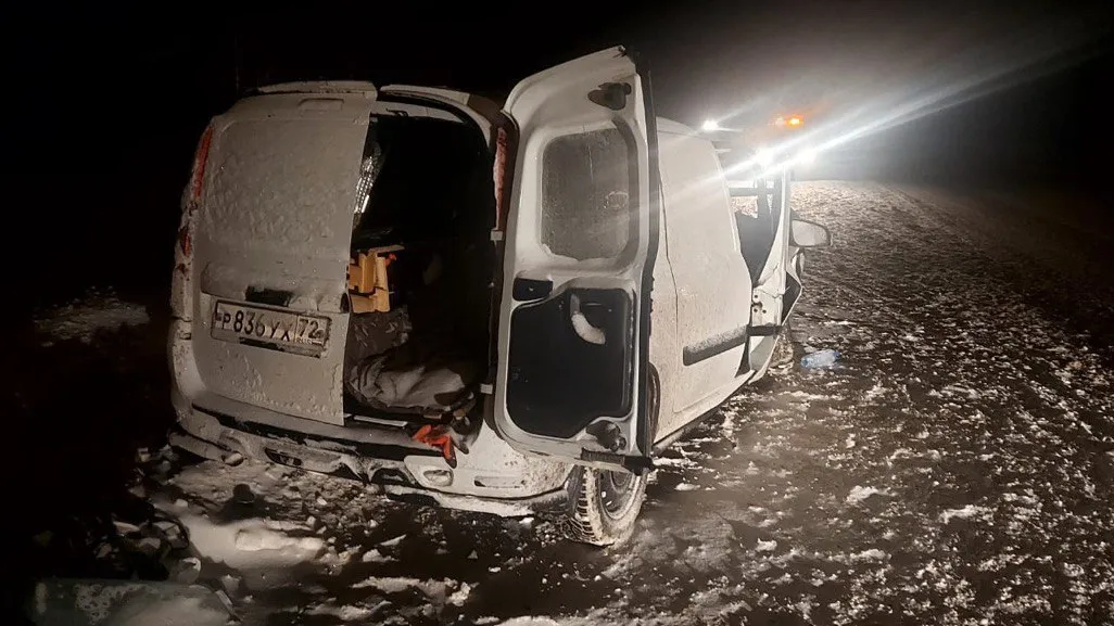 Водитель Lada умер по дороге в больницу. Фото предоставлено пресс-службой ГИБДД по Тюменской области 