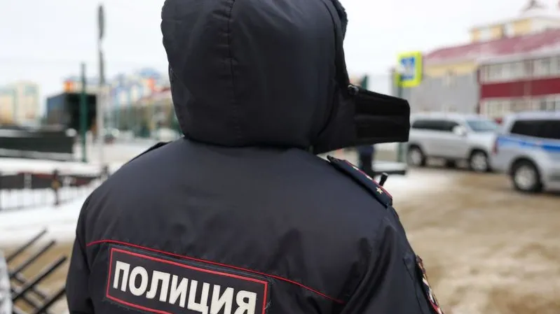 Полиция не дала аферистам украсть деньги пожилой женщины. Фото: Андрей Ткачев / «Ямал-Медиа»