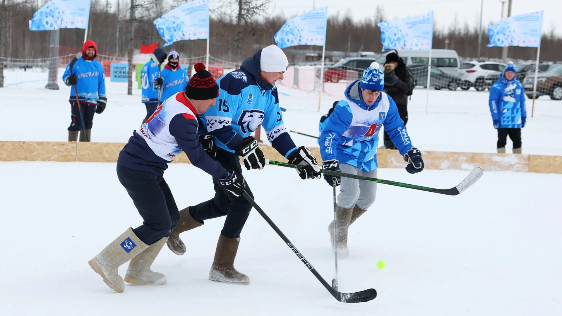 На Ямале хоккей в валенках набирает популярность. Фото: Андрей Ткачёв / «Ямал-Медиа»