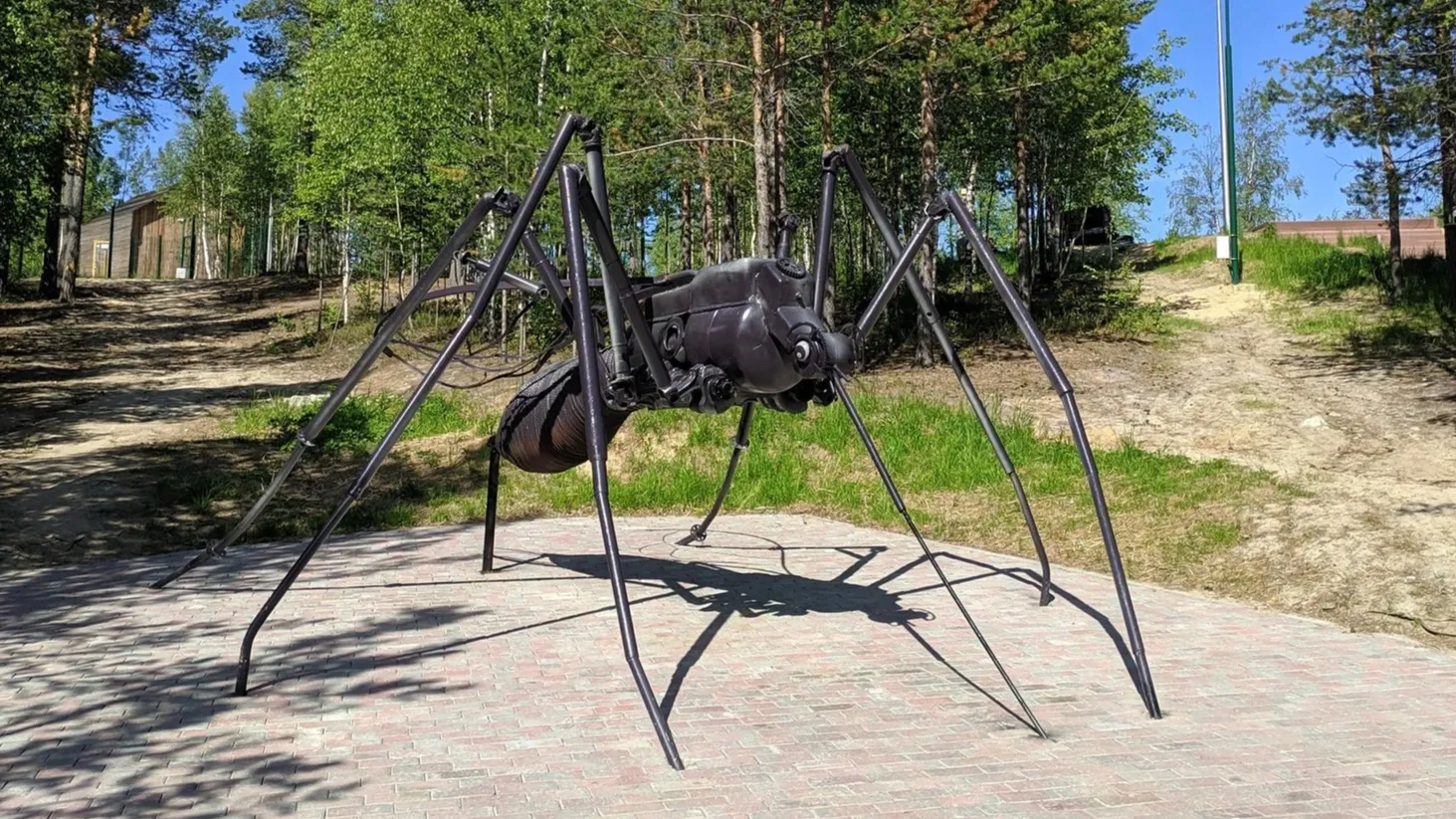 Памятник комару, установленный в Ноябрьске. Фото: lexosn / Shutterstock / Fotodom