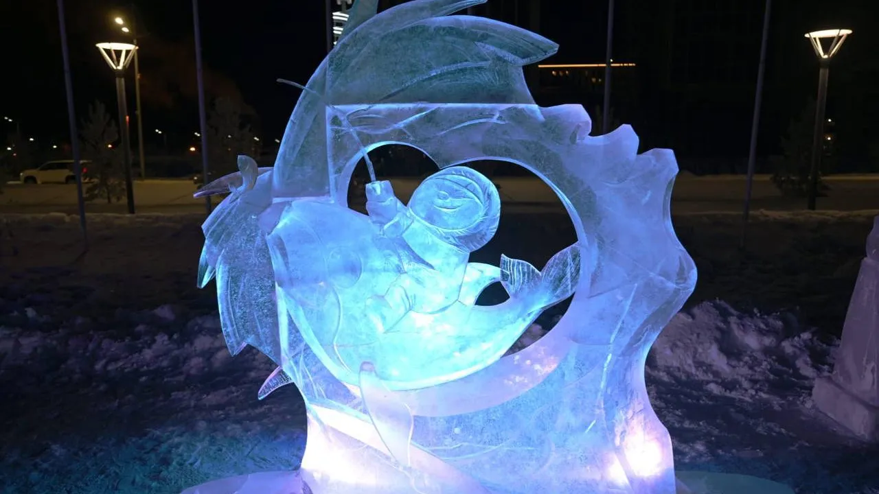 Работы участников фестиваля ледовых скульптур в Новом Уренгое. Фото: t.me/VORONOV89