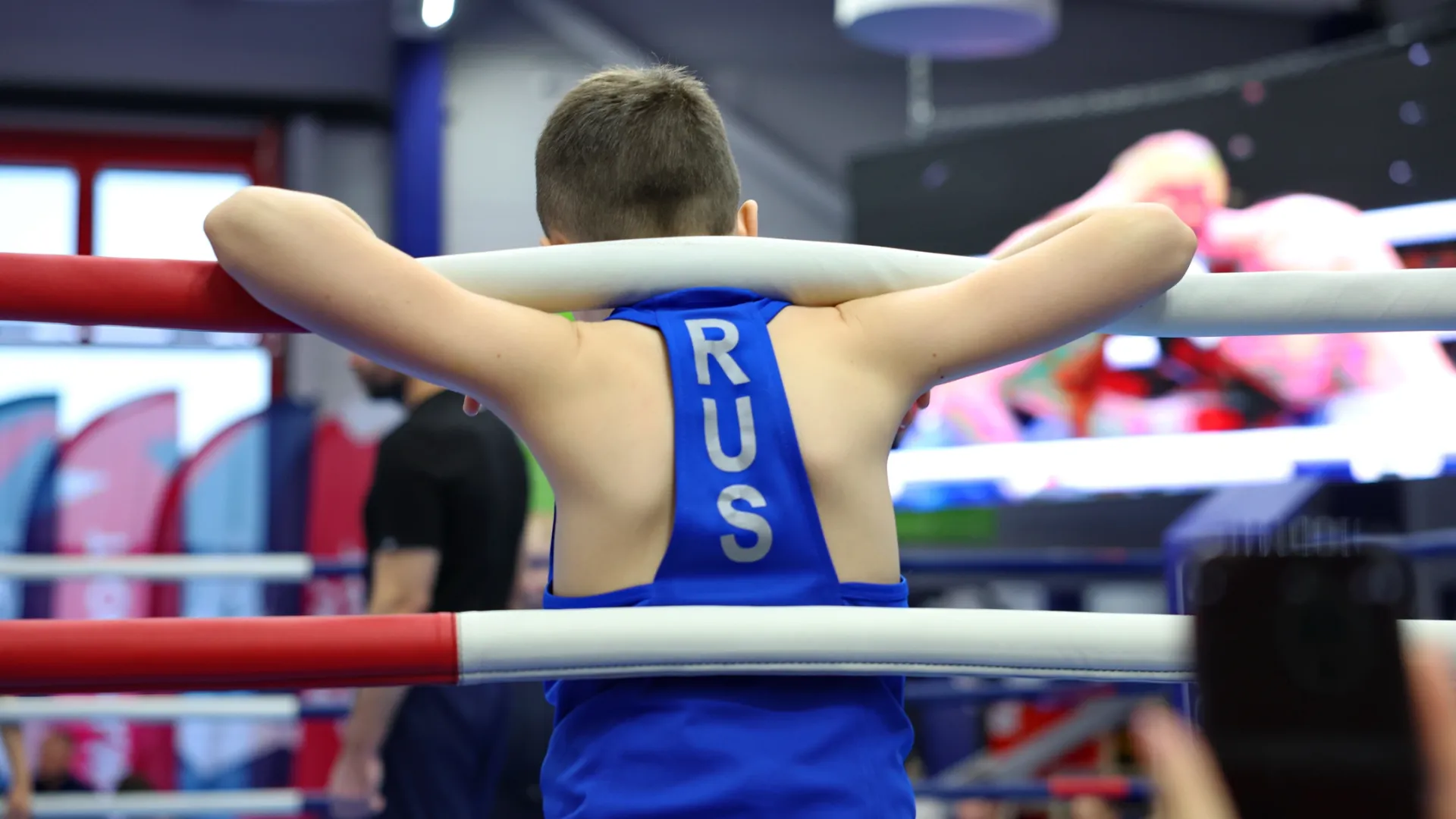 Юные боксеры разбирались по-спортивному. Фото: Андрей Ткачев / «Ямал-Медиа»
