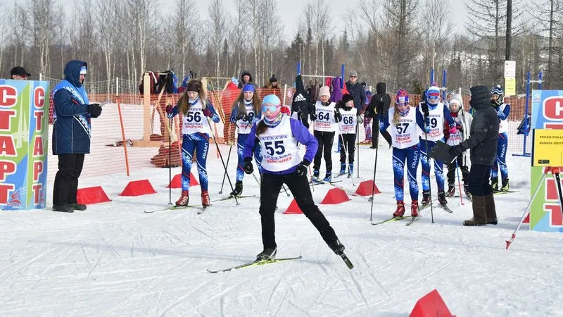 Участники лыжных гонок после финиша смогут пополнить число доноров. Фото: Андрей Ткачев / «Ямал-Медиа»