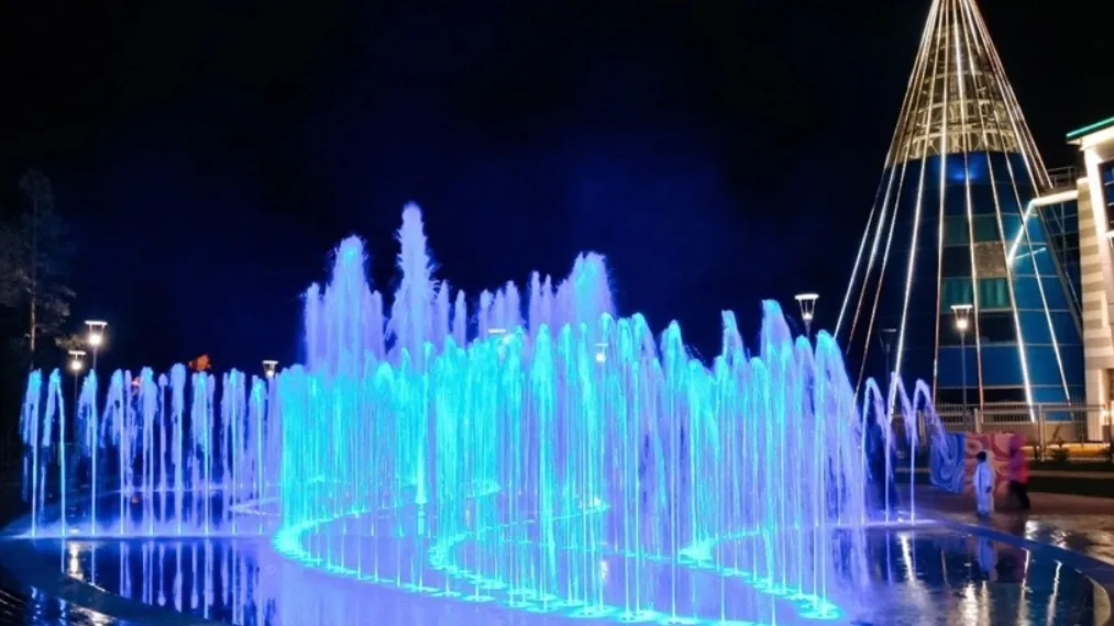 Светомузыкальный фонтан «Концертный» в Губкинском. Фото: vk.com/gubadm