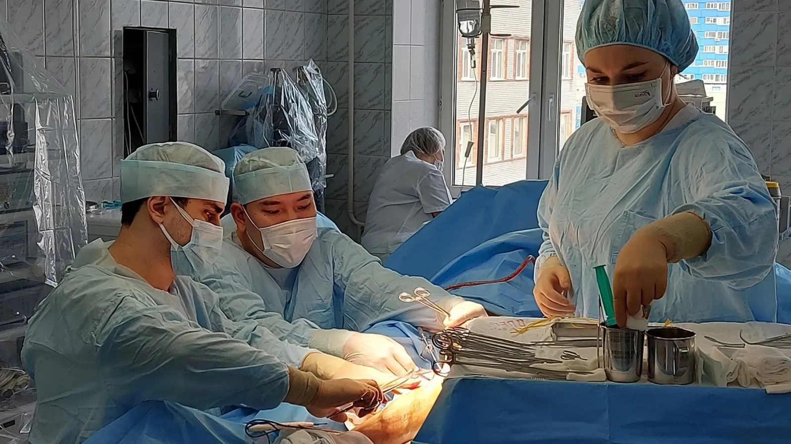 Хирурги сохранили пациенту обе ноги. Фото: vk.com/depzdravyanao89