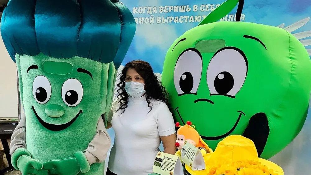 В Надыме ростовые куклы помогали медикам рассказывать о борьбе с инсультом. Фото: yamalcmp.yanao.ru