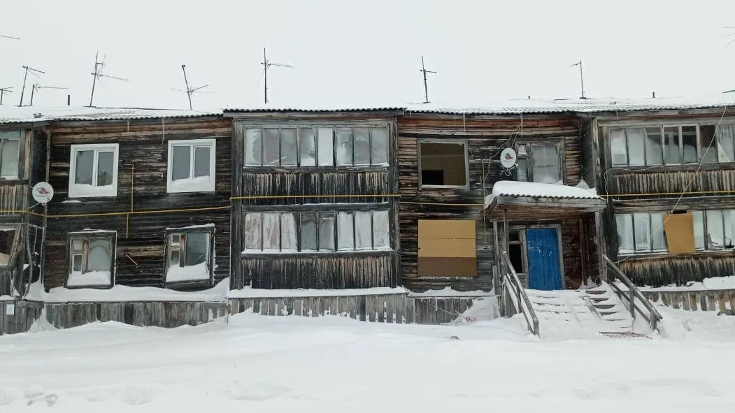 Заброшенные дома в Тазовском представляли угрозу для людей. Фото предоставлено прокуратурой ЯНАО