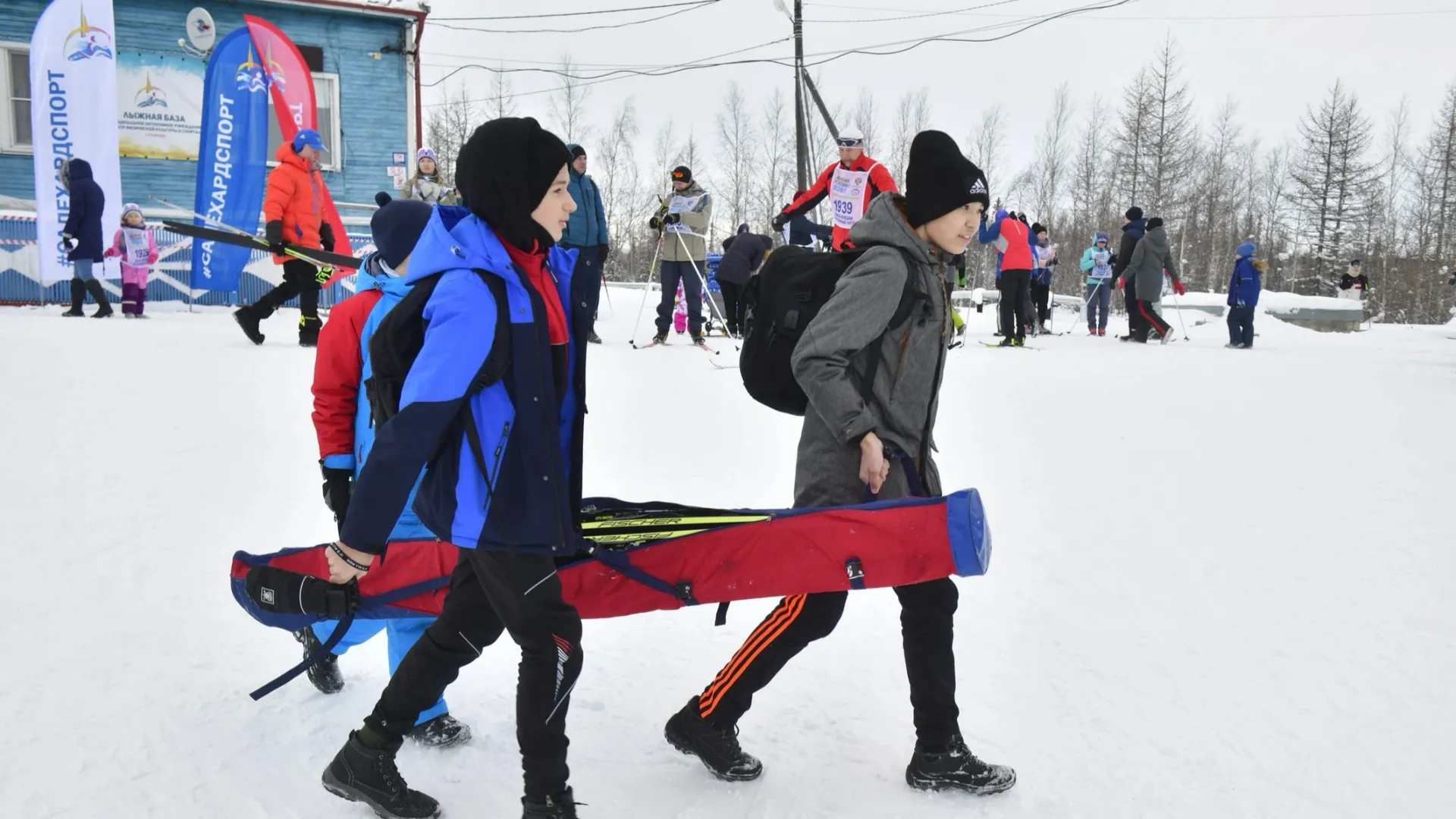 Лыжники Салехарда получат скидки с картой «Морошка». Фото: Андрей Ткачев / «Ямал-Медиа»