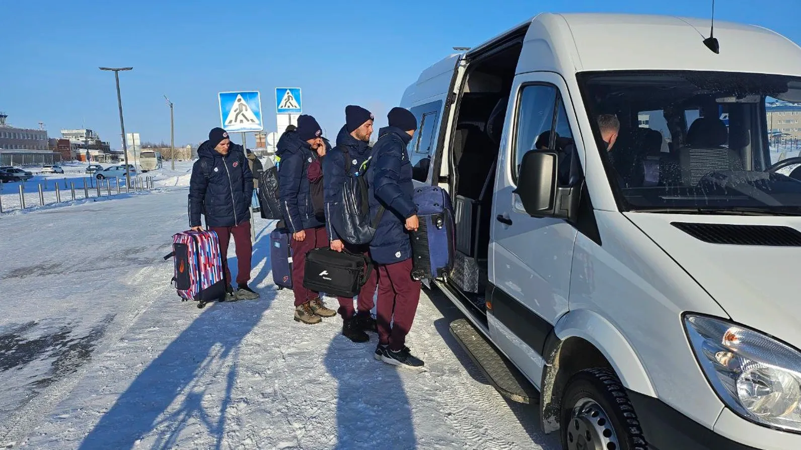 После ночного перелета спортсменам потребуется небольшой отдых. Фото: Светлана Лащ / «Ямал-Медиа»