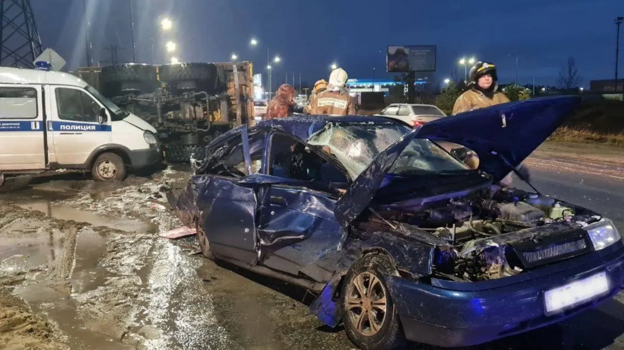 В промзоне Ноябрьска случилось тройное ДТП | Север-Пресс