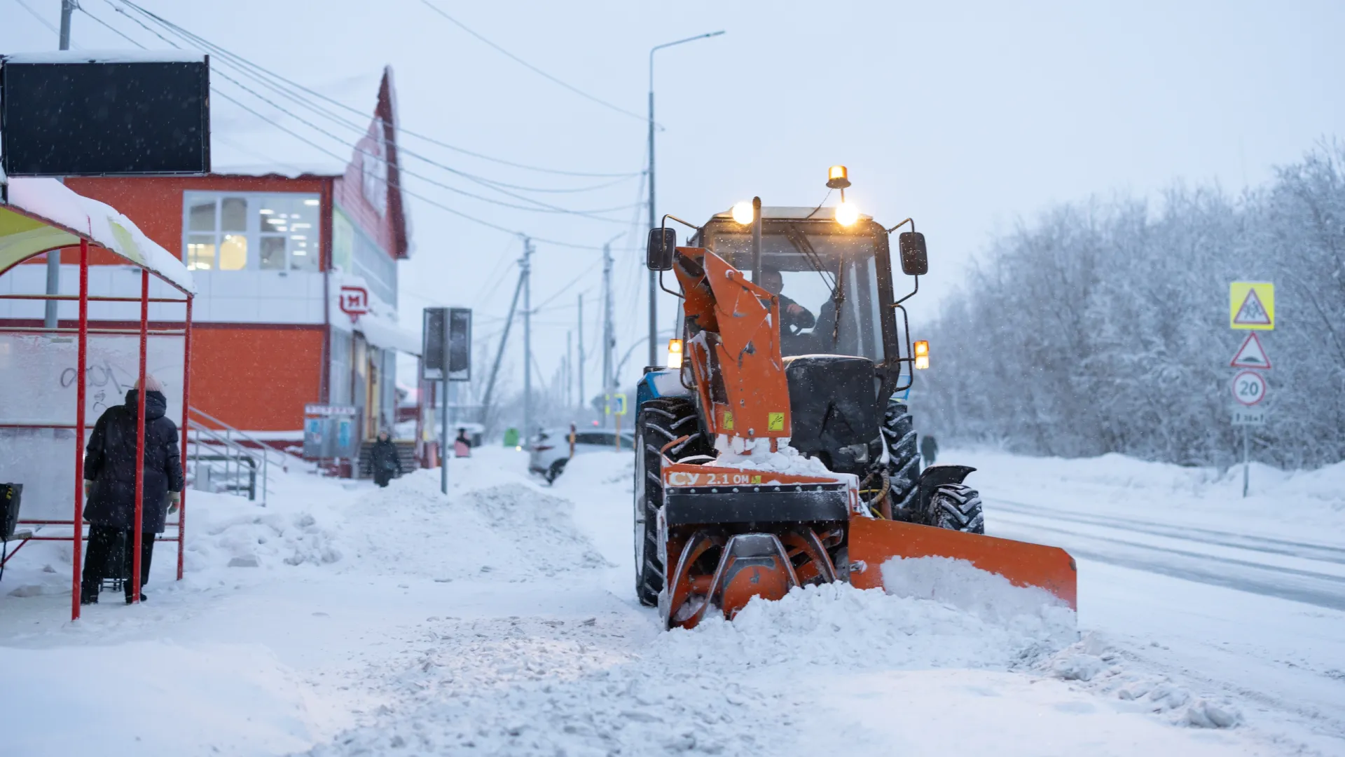 В Салехарде снег будут вывозить на специальный полигон. Фото: Юлия Чудинова / «Ямал-Медиа»