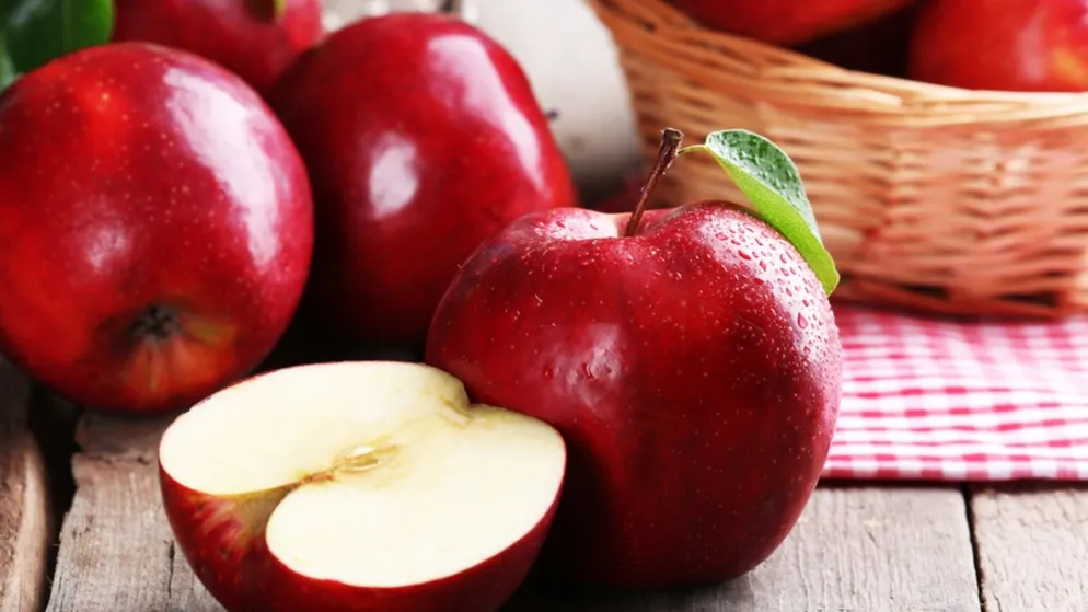 Кожура красных яблок — кладезь антиоксидантов. Фото: Africa Studio/Shutterstock/ФОТОДОМ