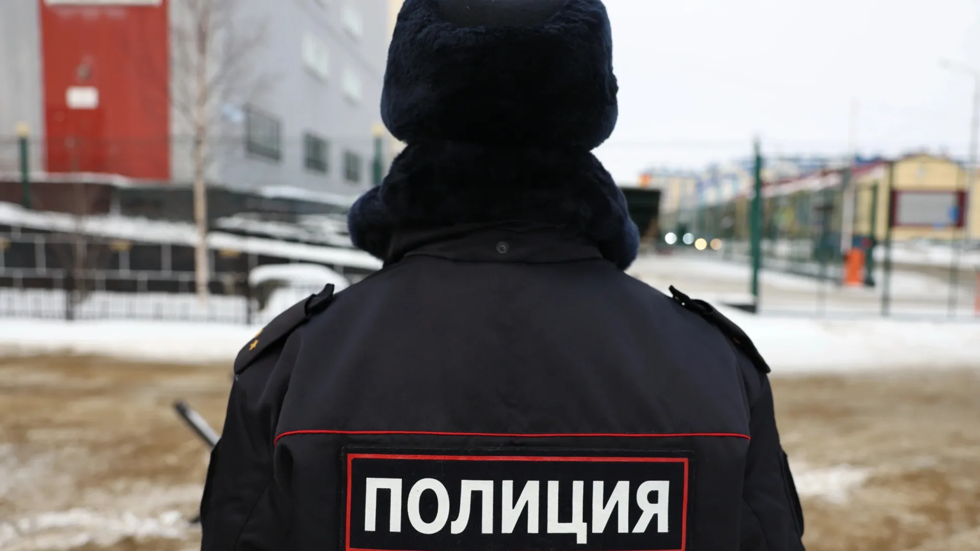 Полицейские проверяли места проживания мигрантов, стройки, общепит и магазины. Фото: Андрей Ткачёв / «Ямал-Медиа»