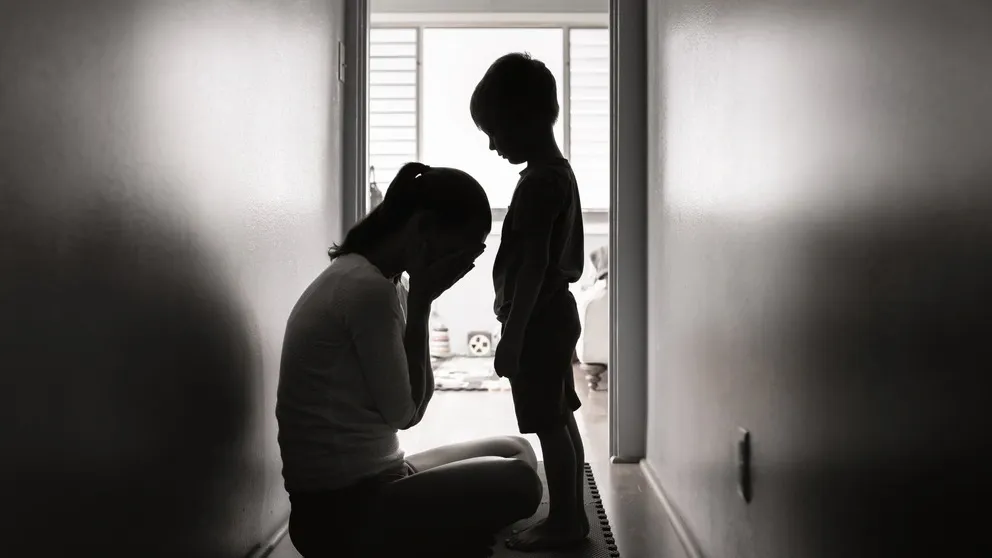 Беспричинный гнев на ребенка быстро сменяется раскаянием. Фото: KieferPix/Shutterstock/ФОТОДОМ