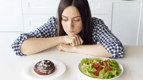 Строгая диета — не лучший способ следить за фигурой. Фото: Nadiia Aksonova / Shutterstock / Fotodom