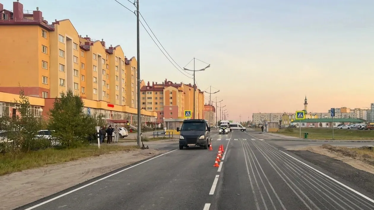 Несовершеннолетний самокатчик из Нового Уренгоя столкнулся с авто и попал в  больницу | Север-Пресс