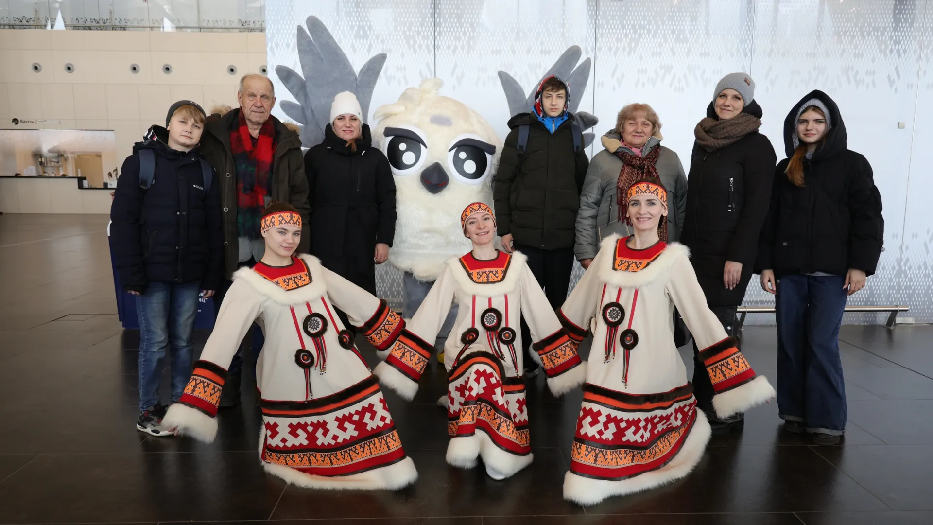 Семью из ЛНР встречают на Ямале. Фото: Андрей Понамарев / «Ямал-Медиа»