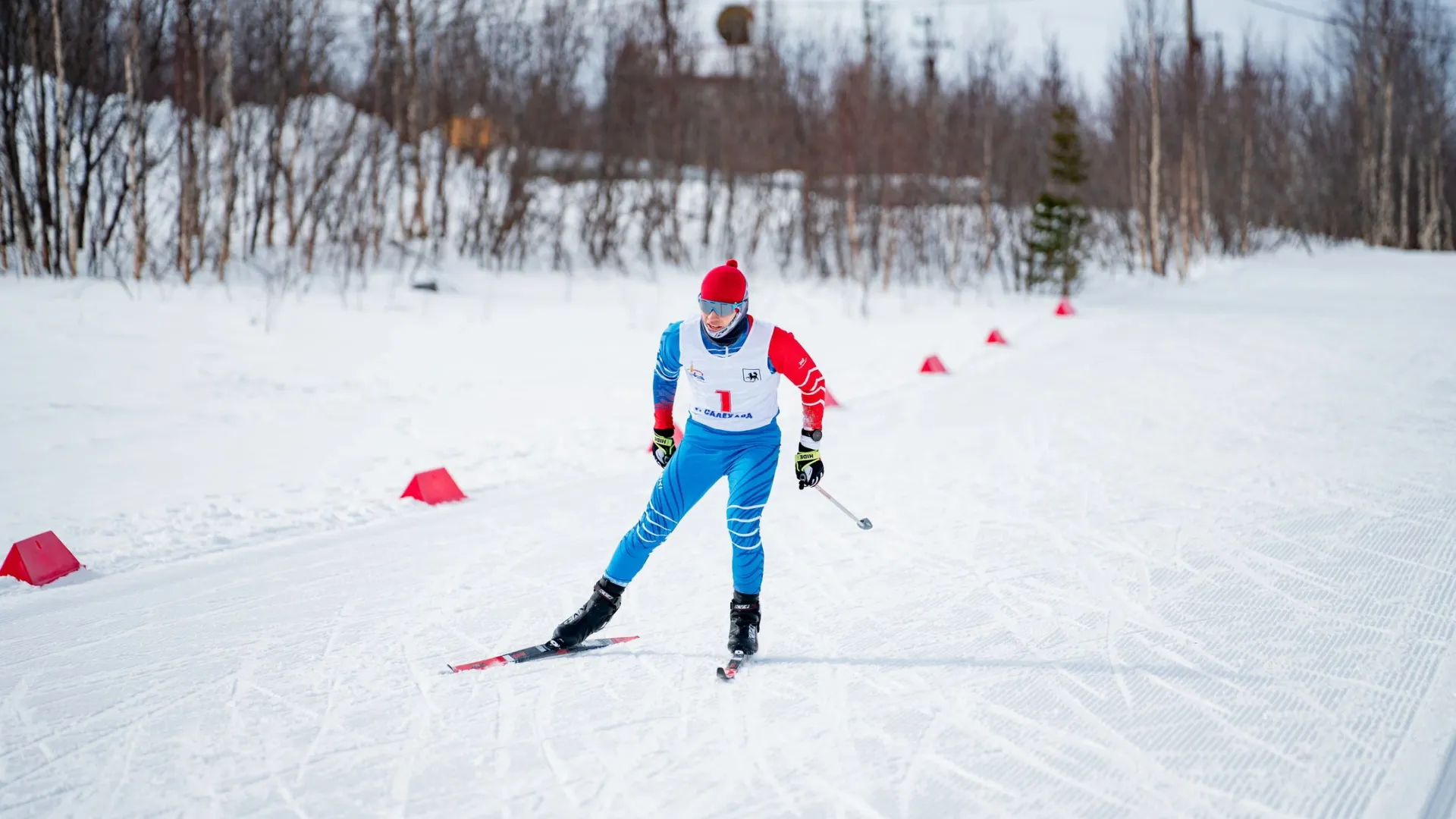 Лыжники проходили одну из шести дистанций. Фото: Сергей Зубков / «Ямал-Медиа»