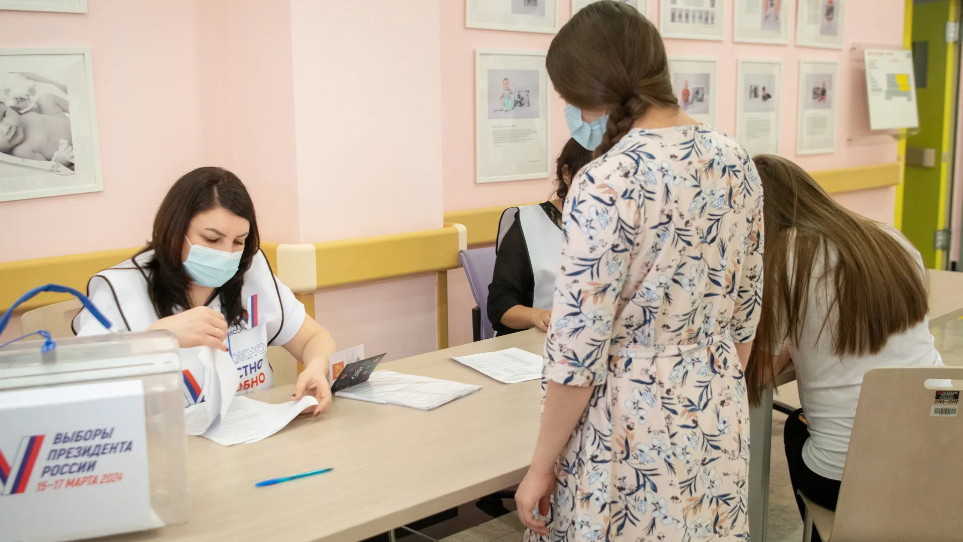 Беременные жительницы Ноябрьска смогли проголосовать. Фото: Юрий Здебский / «Ямал-Медиа»