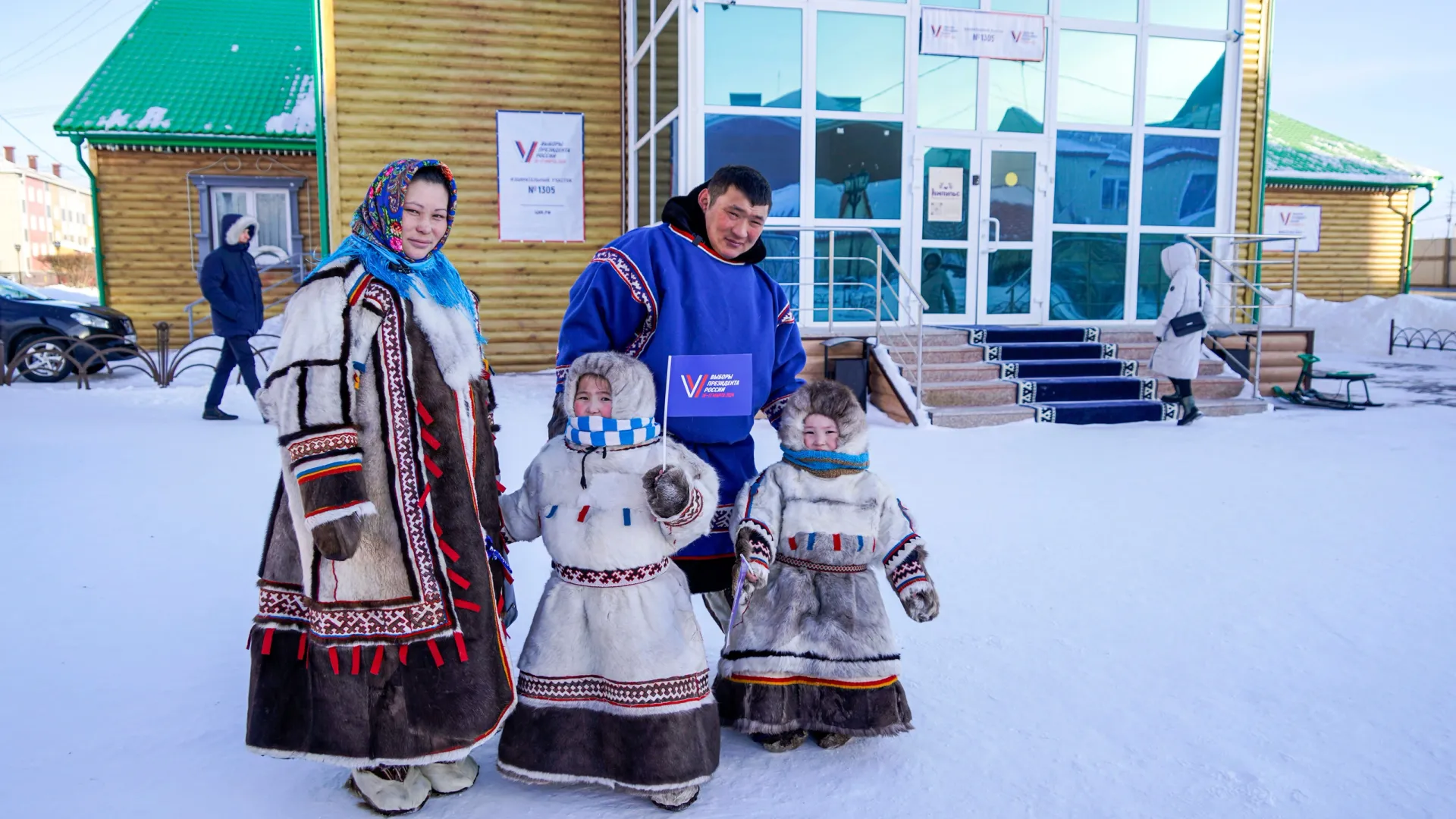 Коренные жители Ямала преодолели 150 км, чтобы проголосовать. Фото: Евгений Алабушев, администрация Ямальского района