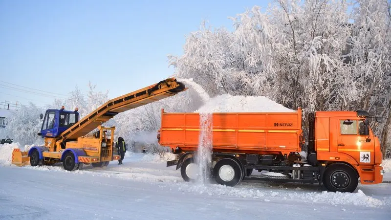 Из Тарко-Сале вывезли рекордный объем снега. Фото: Андрей Ткачев / «Ямал-Медиа»